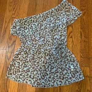 Fun and flirty one shoulder leopard print top with cinched waist.